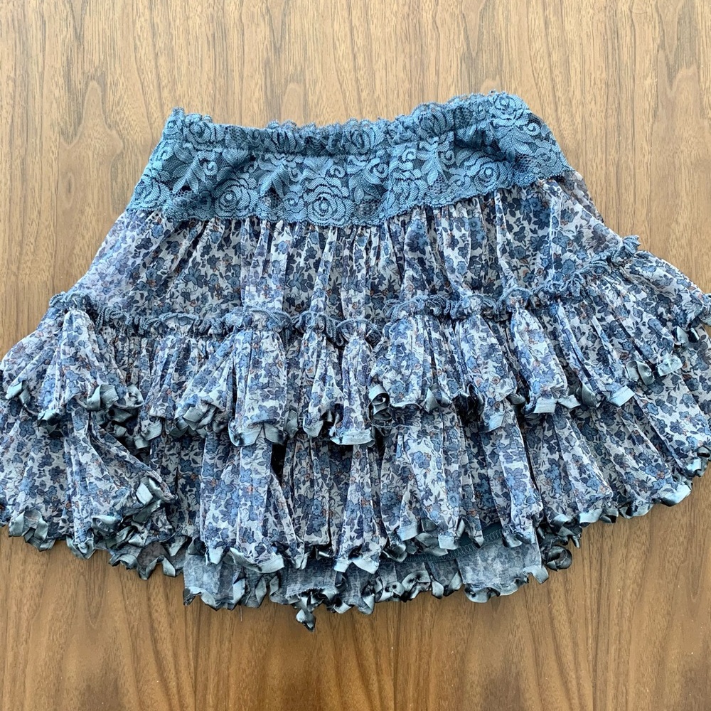 Gray frilly skirt